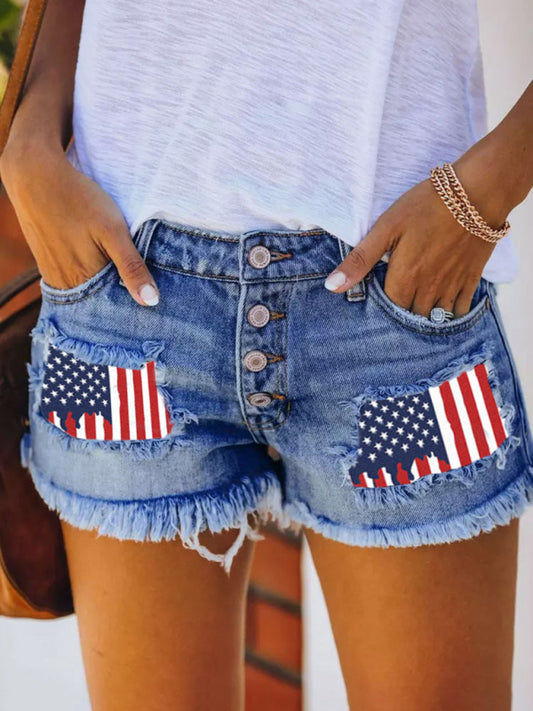 These button-breasted printed patch denim shorts with ripped fringed hot pants are a trendy, fashionable choice for those interested in foreign trade